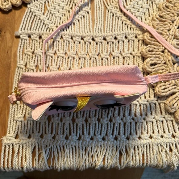 Light pink pleather unicorn purse (switch inside that makes eyes open & close) - Picture 4 of 5